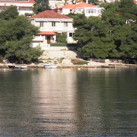 Apartments Holiday Lumbarda