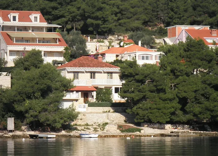 Apartments Holiday Lumbarda